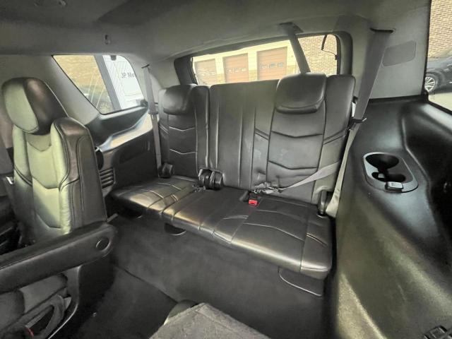 Cadillac Escalade Luxury Image 6