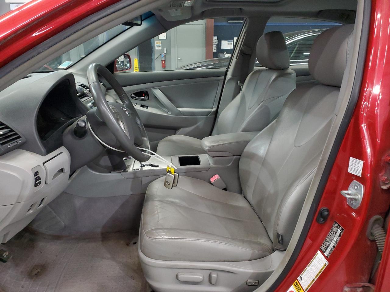 Toyota Camry Hybrid Image 3