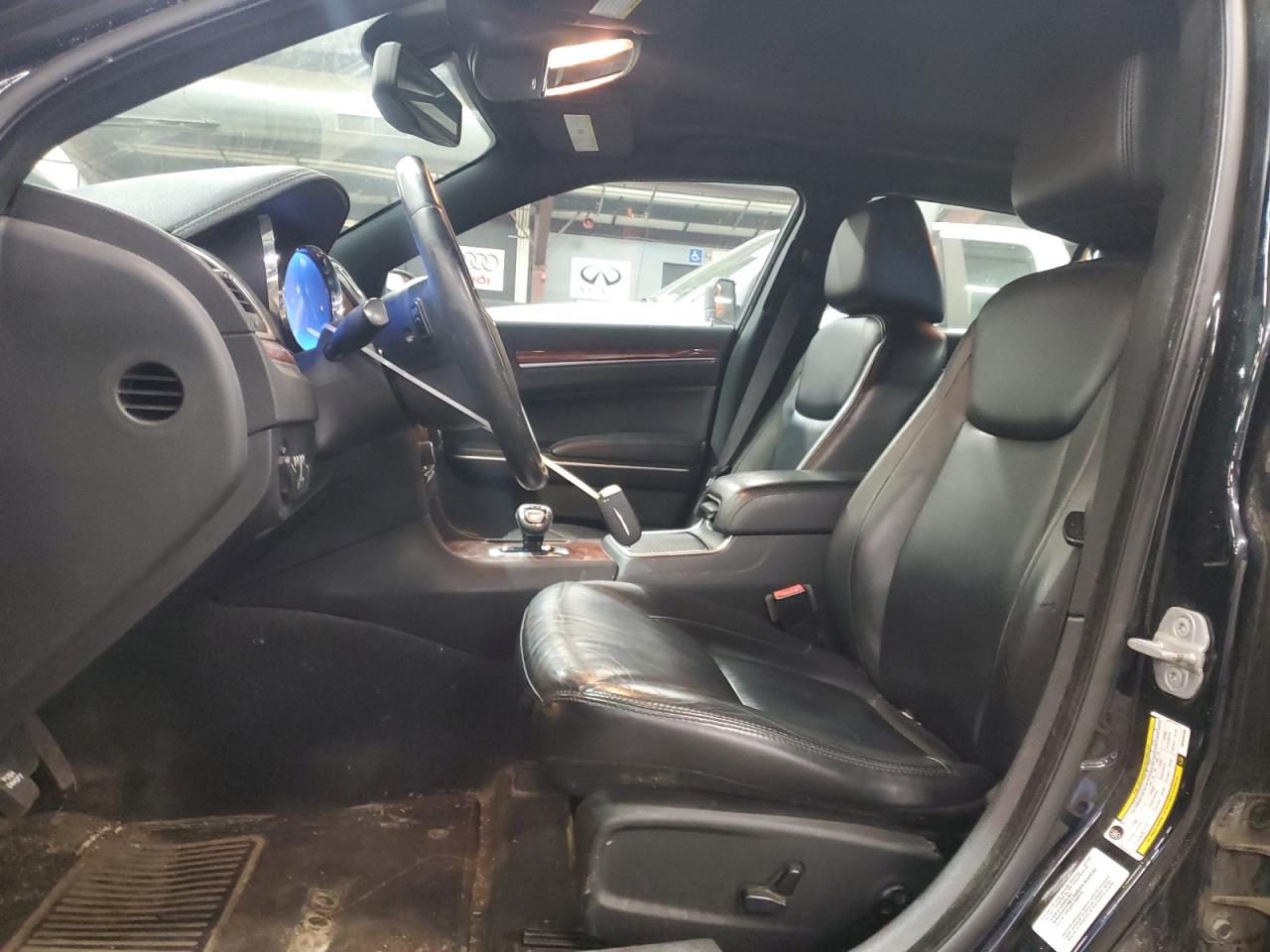 Chrysler 300 Image 11