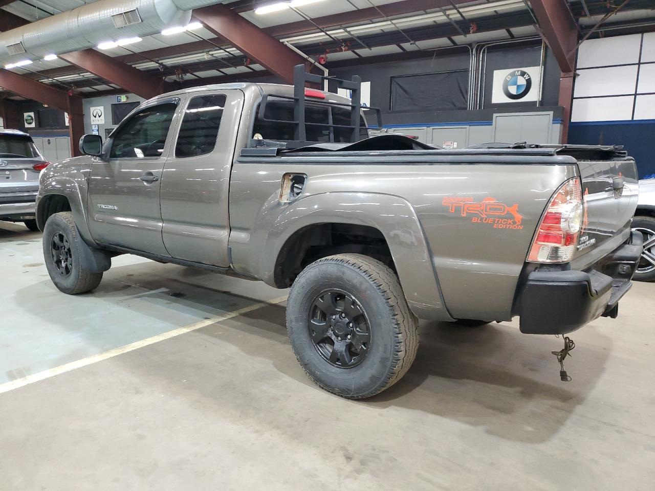 Toyota Tacoma Access Cab Image 3