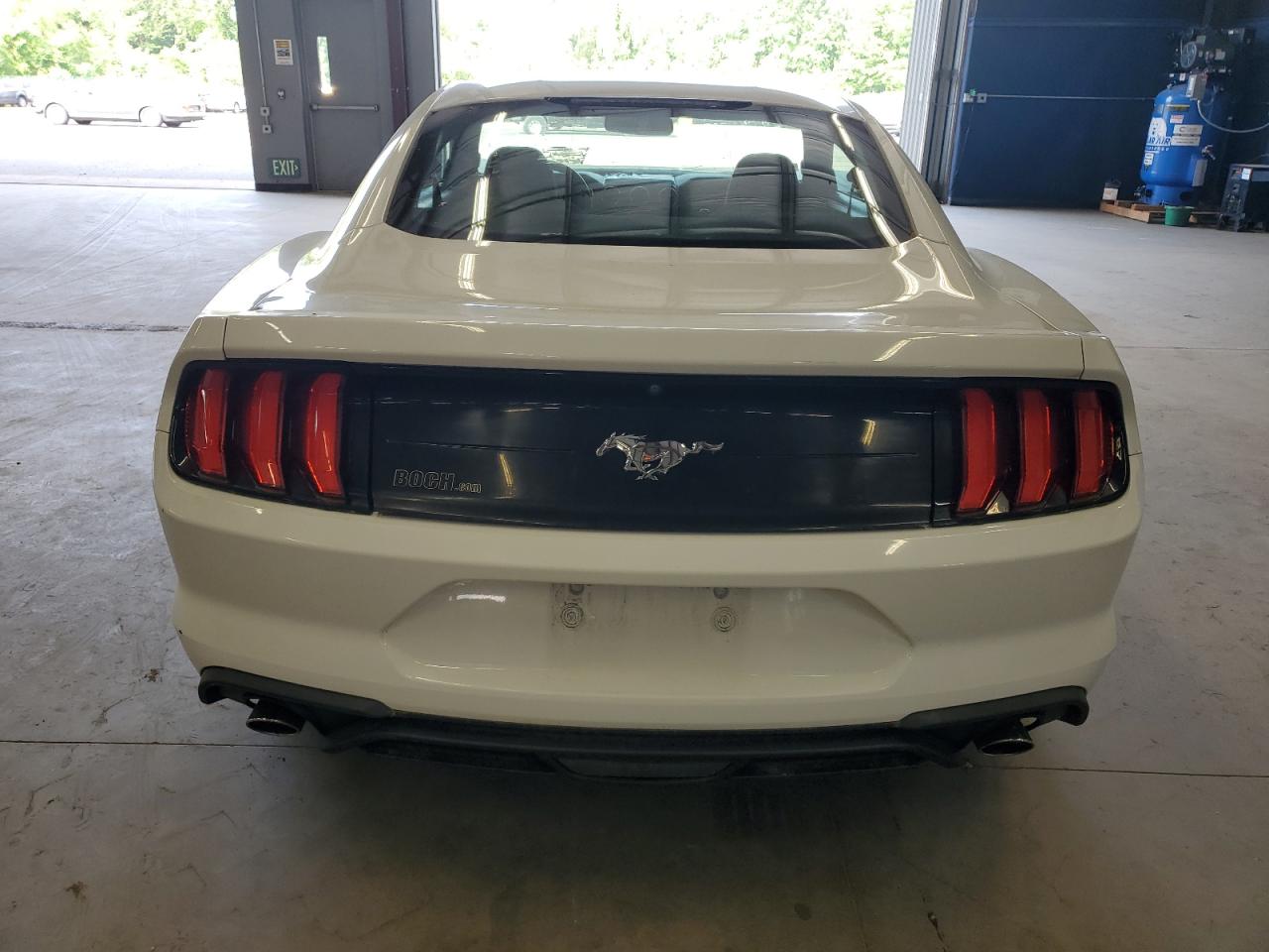 Ford Mustang Image 11