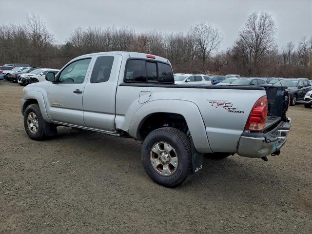 Toyota Tacoma Access Cab Image 2