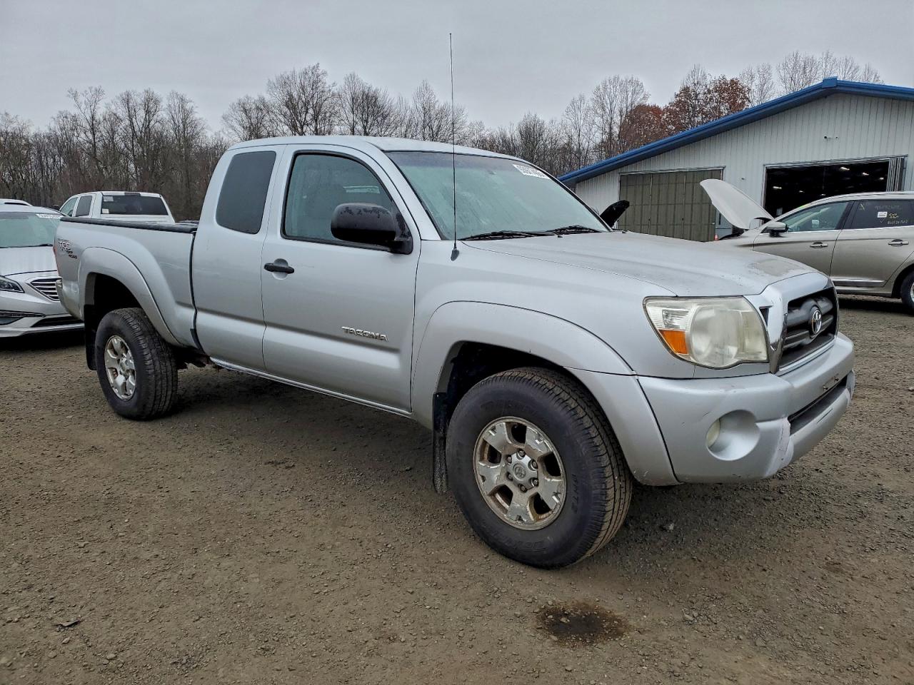 Toyota Tacoma Access Cab Image 12