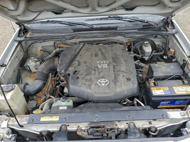 Toyota Tacoma Access Cab Image 3