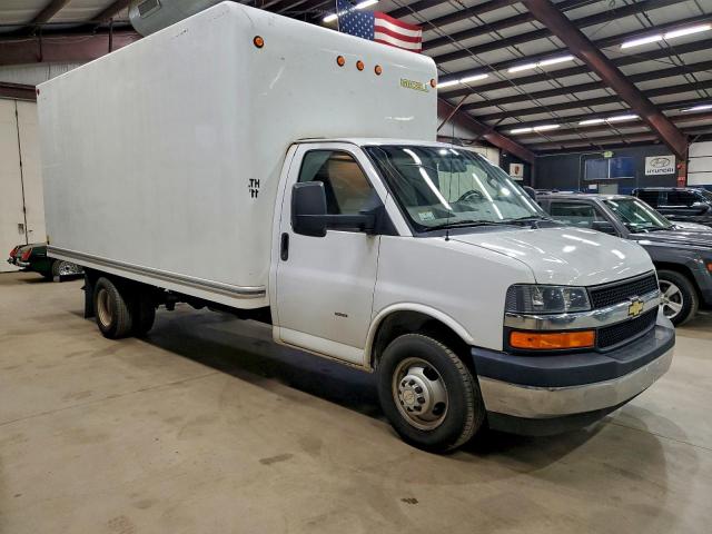 Chevrolet Express Image 3