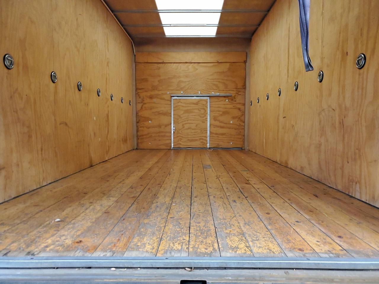 Chevrolet Express Image 10