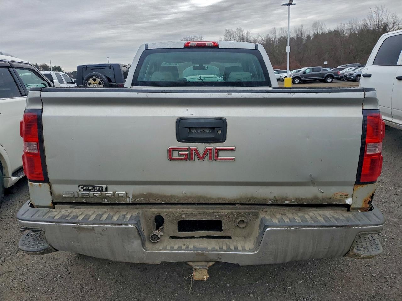 GMC Sierra C1500 Image 4