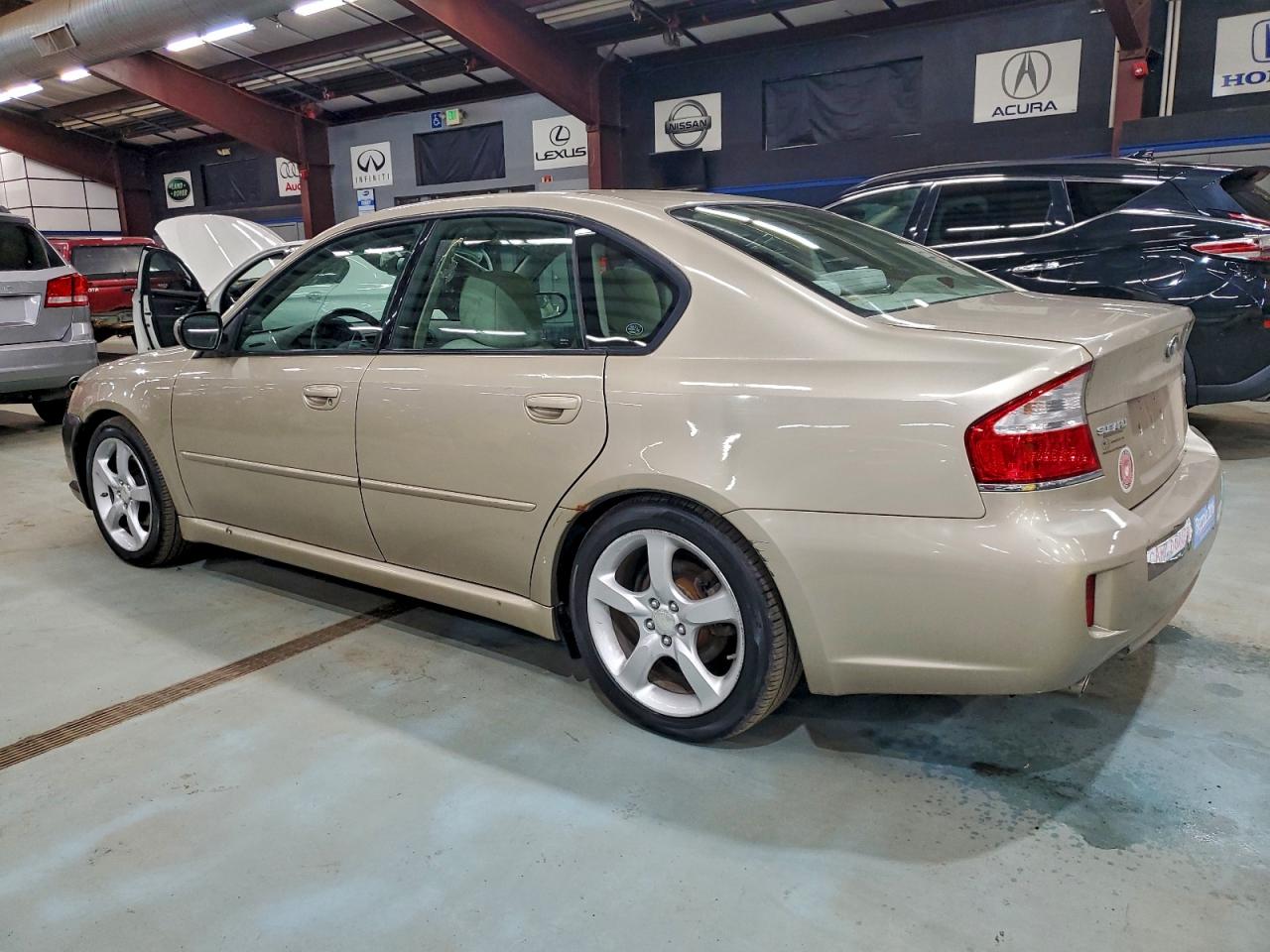 Subaru Legacy 2.5i Image 4