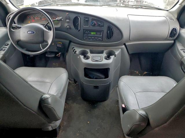 Ford Econoline E250 Van Image 3