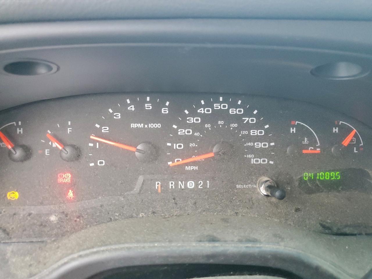 Ford Econoline E250 Van Image 9