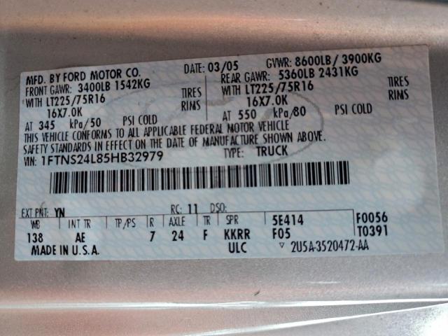 Ford Econoline E250 Van Image 4