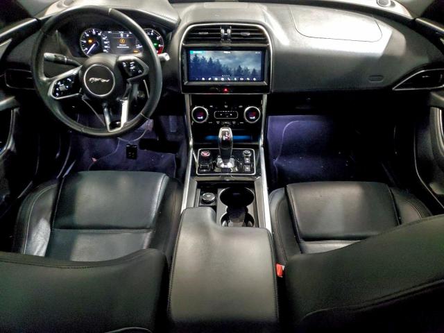 Jaguar XE S Image 4
