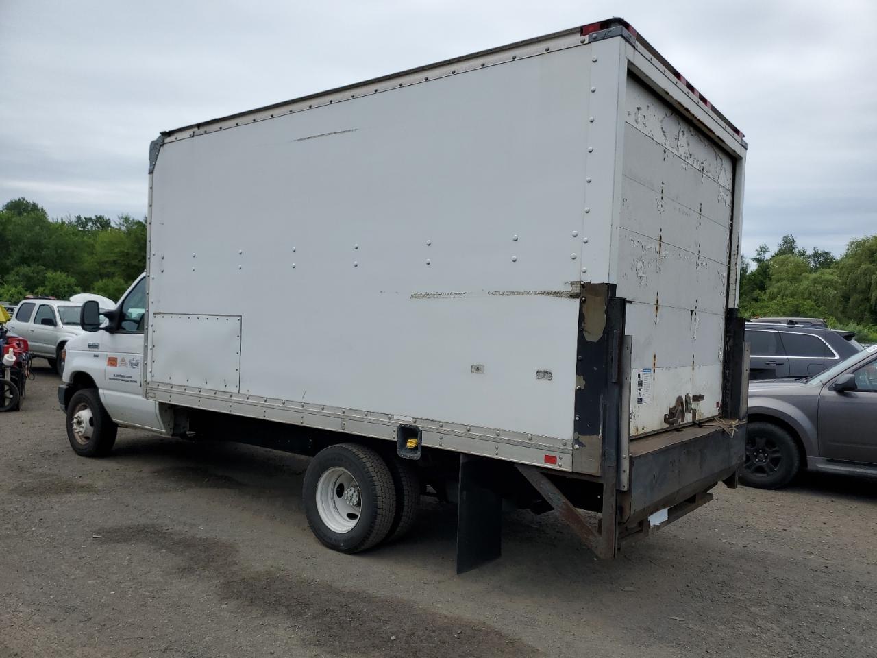 Ford E-350 E350 Super Duty Cutaway Van Image 13