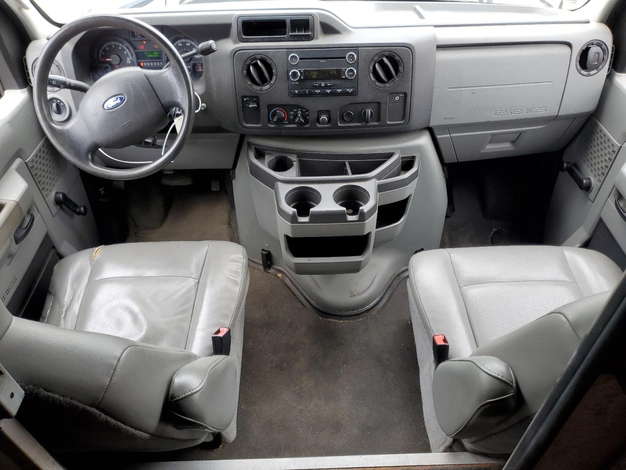 Ford E-350 E350 Super Duty Cutaway Van Image 7