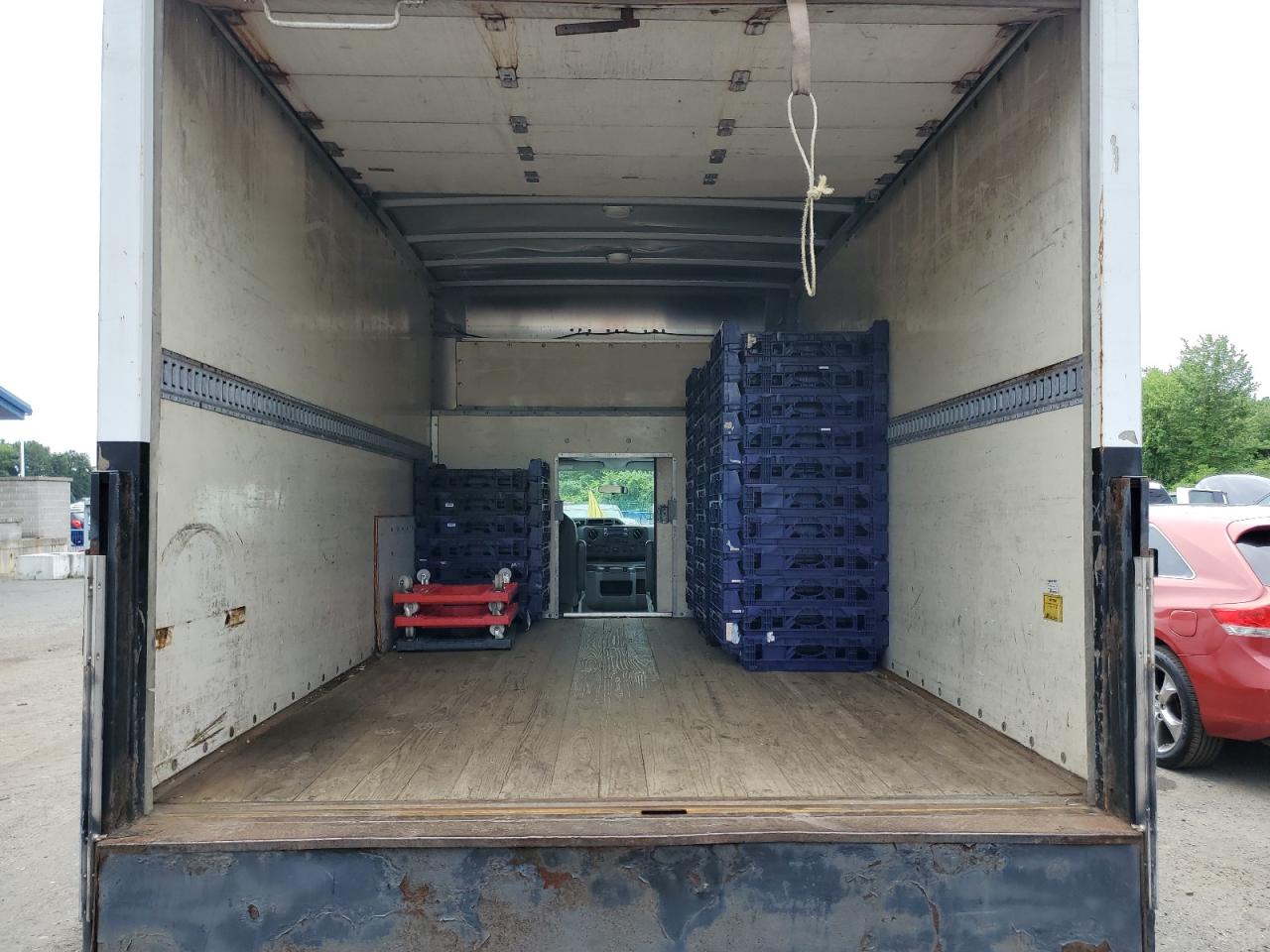 Ford E-350 E350 Super Duty Cutaway Van Image 4