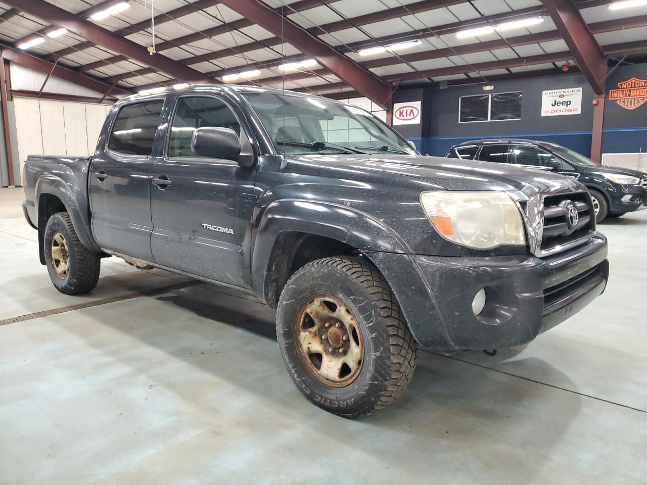 Toyota Tacoma Double Cab Image 2