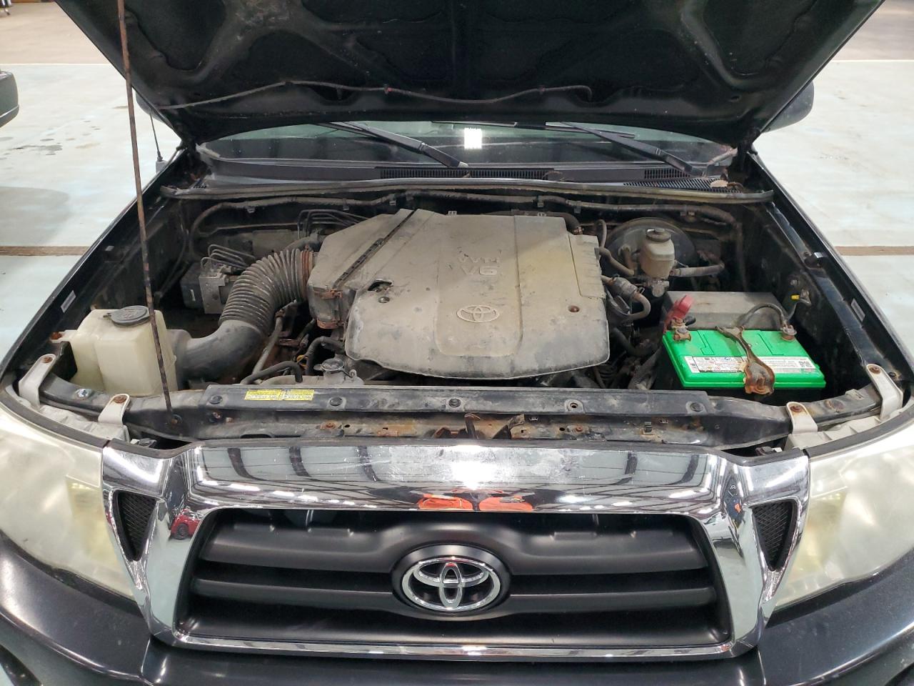 Toyota Tacoma Double Cab Image 12