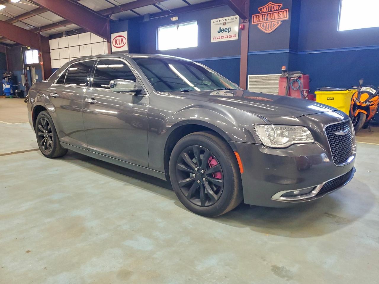 Chrysler 300 Limited Image 7