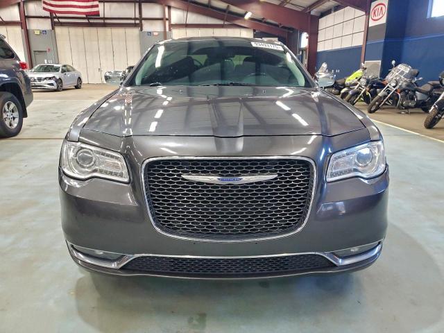 Chrysler 300 Limited Image 3