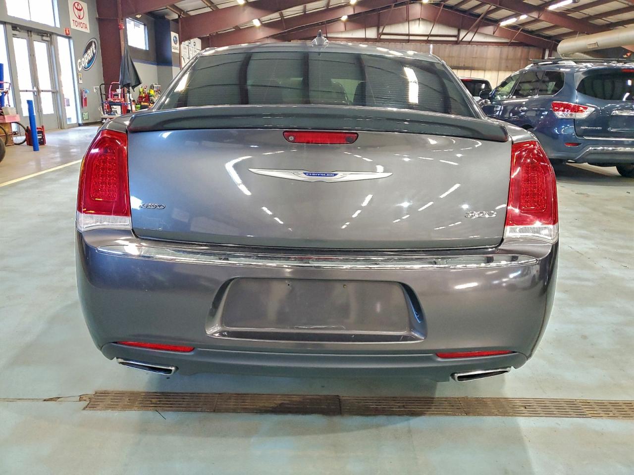 Chrysler 300 Limited Image 4