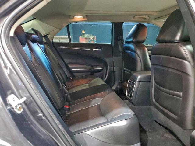 Chrysler 300 Limited Image 12