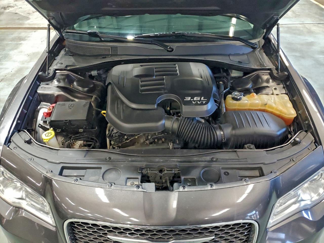 Chrysler 300 Limited Image 6