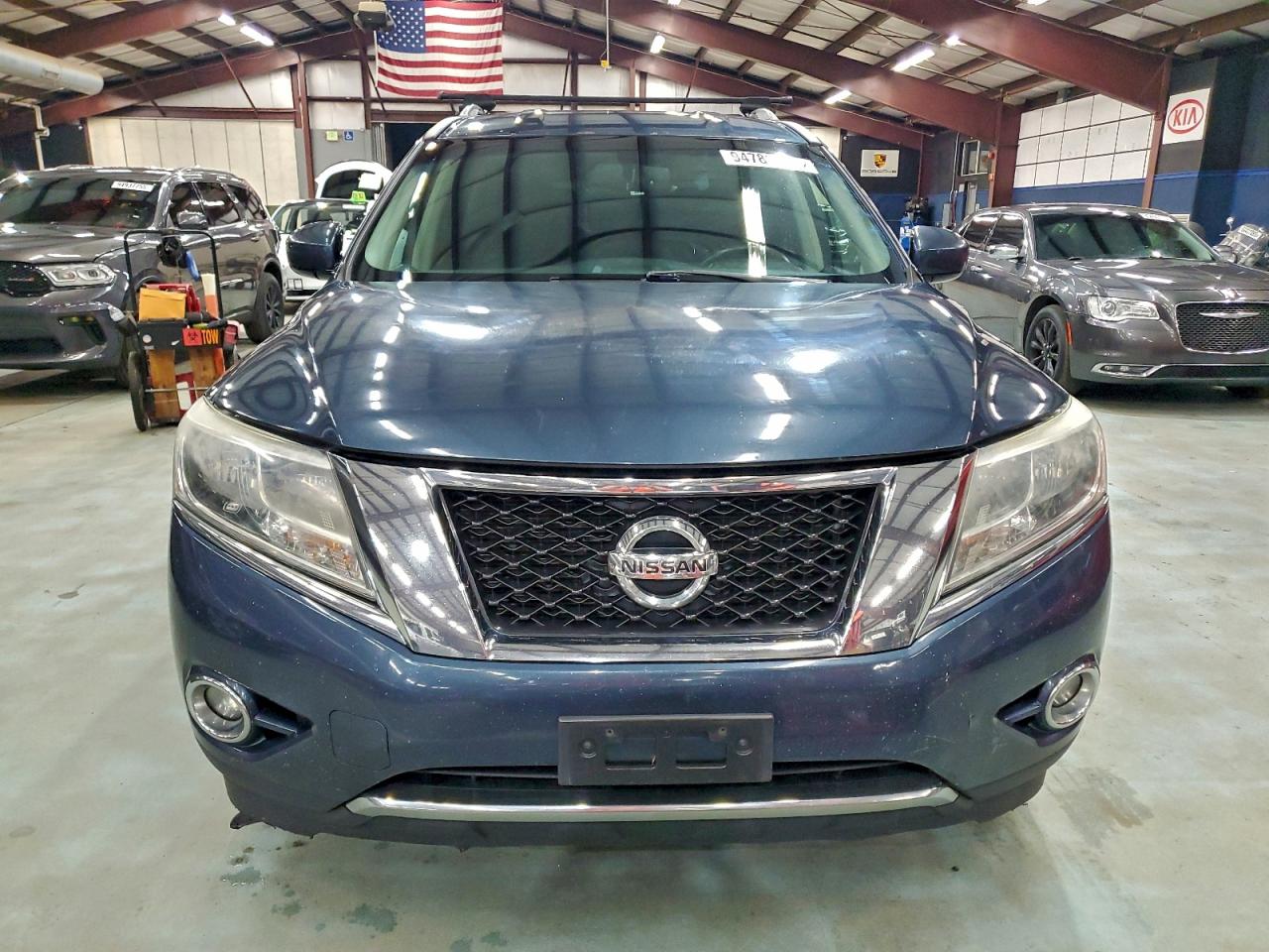 Nissan Pathfinder S Image 3