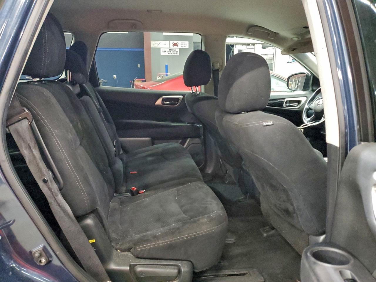 Nissan Pathfinder S Image 7