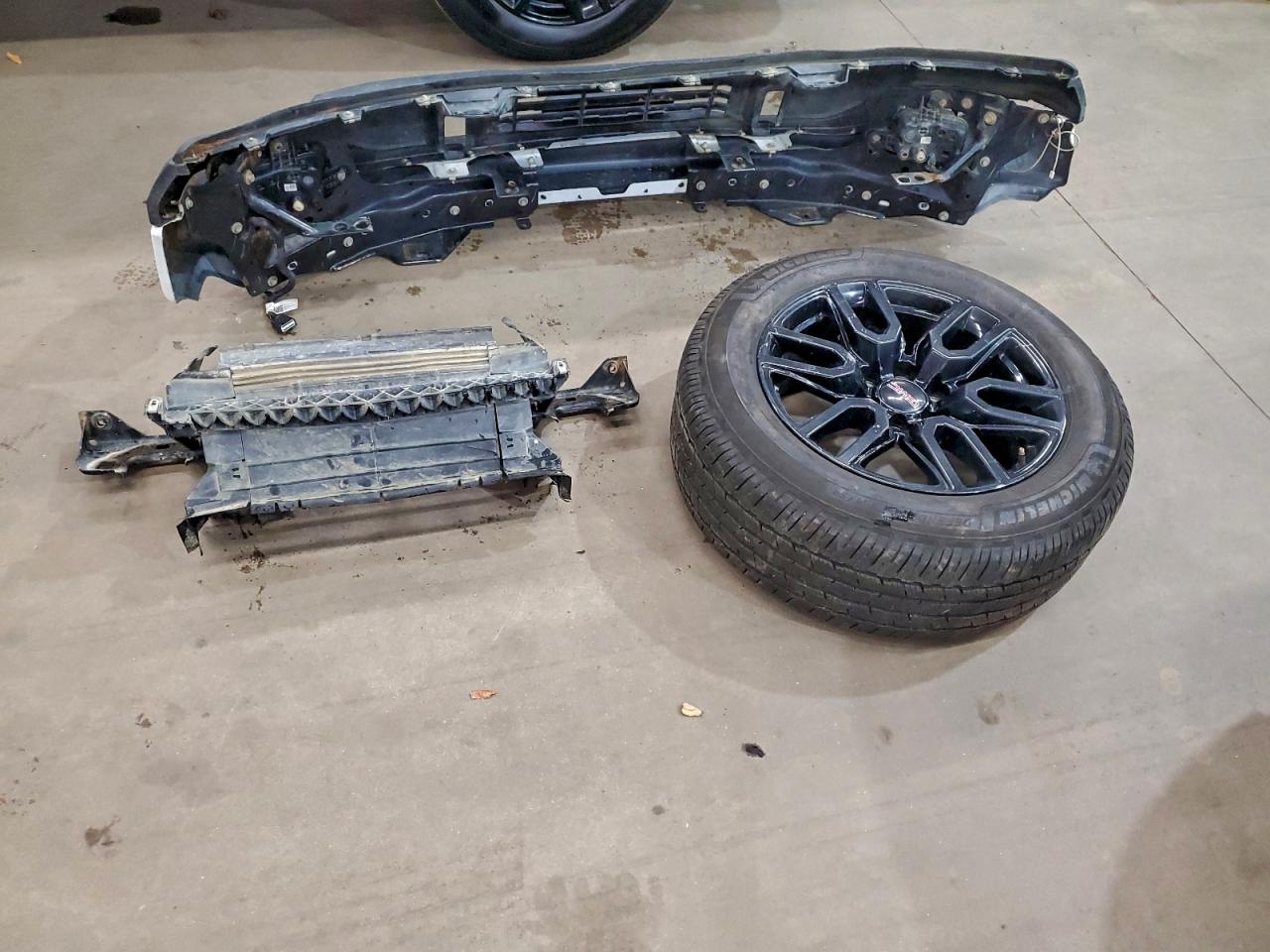 GMC Sierra K1500 Elevation Image 6