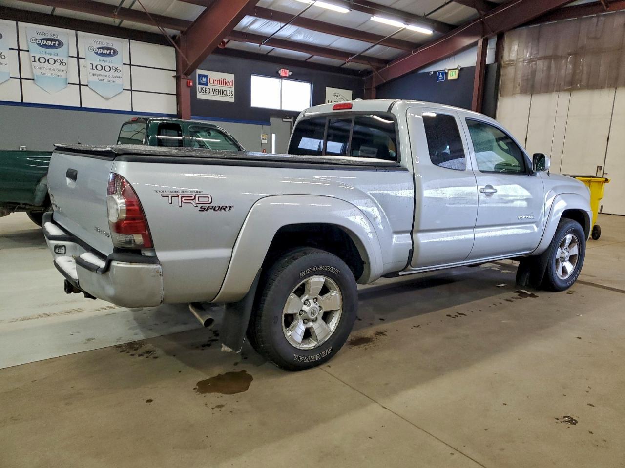 Toyota Tacoma Access Cab Image 2