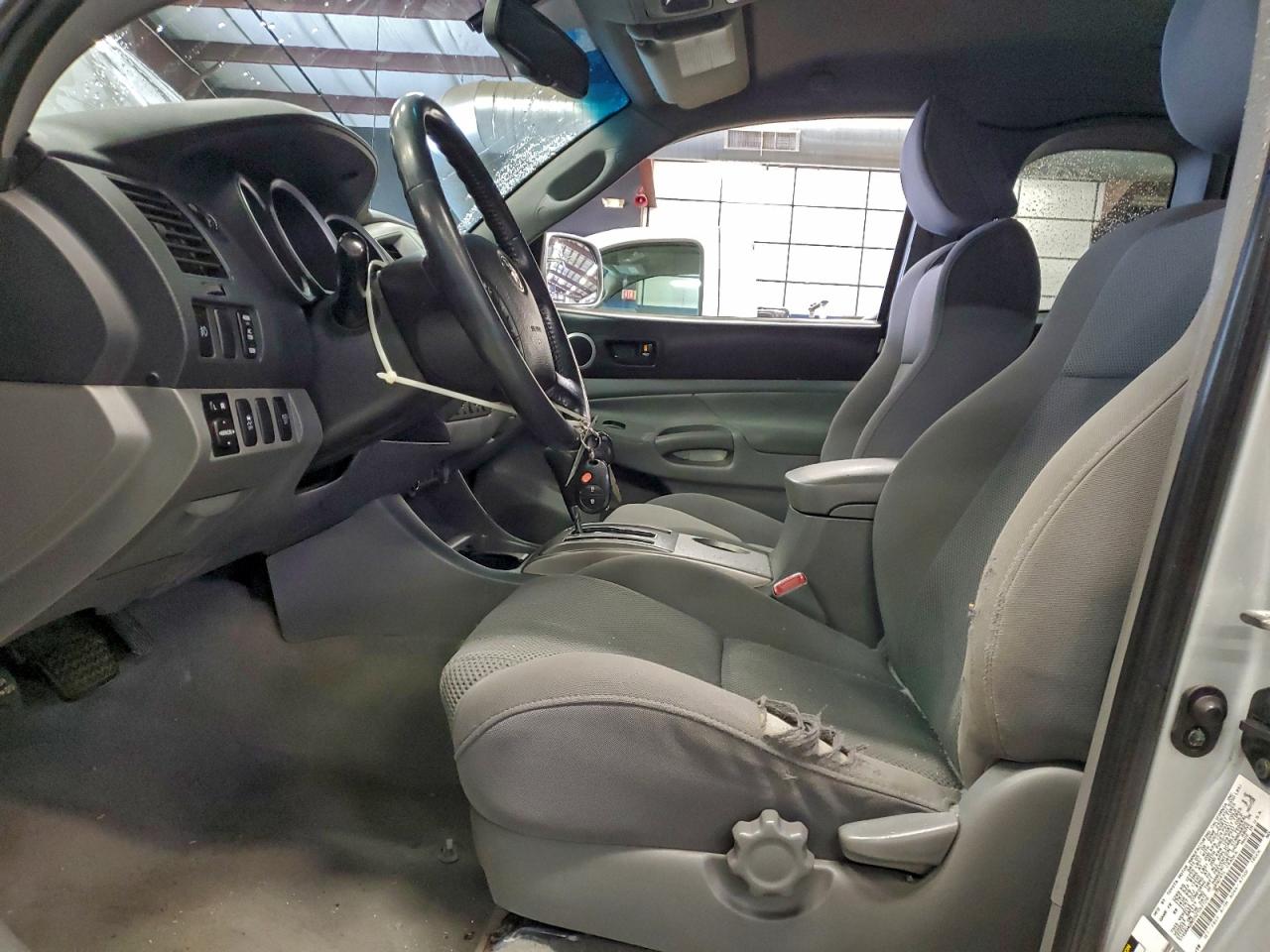 Toyota Tacoma Access Cab Image 9