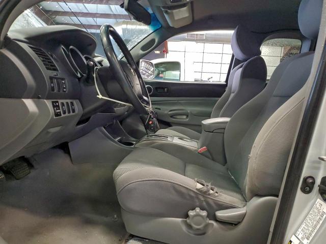 Toyota Tacoma Access Cab Image 9