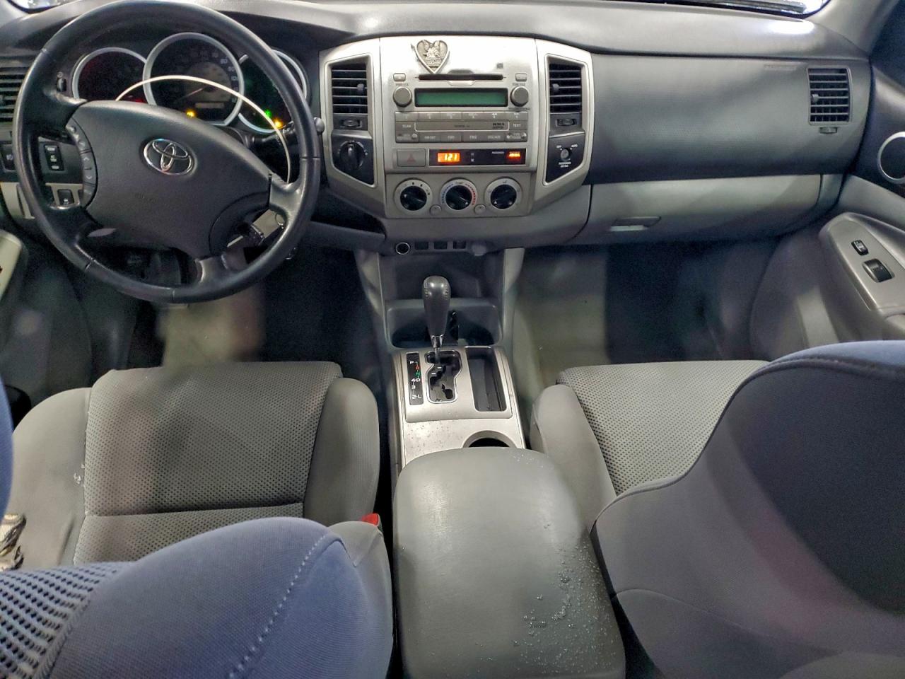 Toyota Tacoma Access Cab Image 10