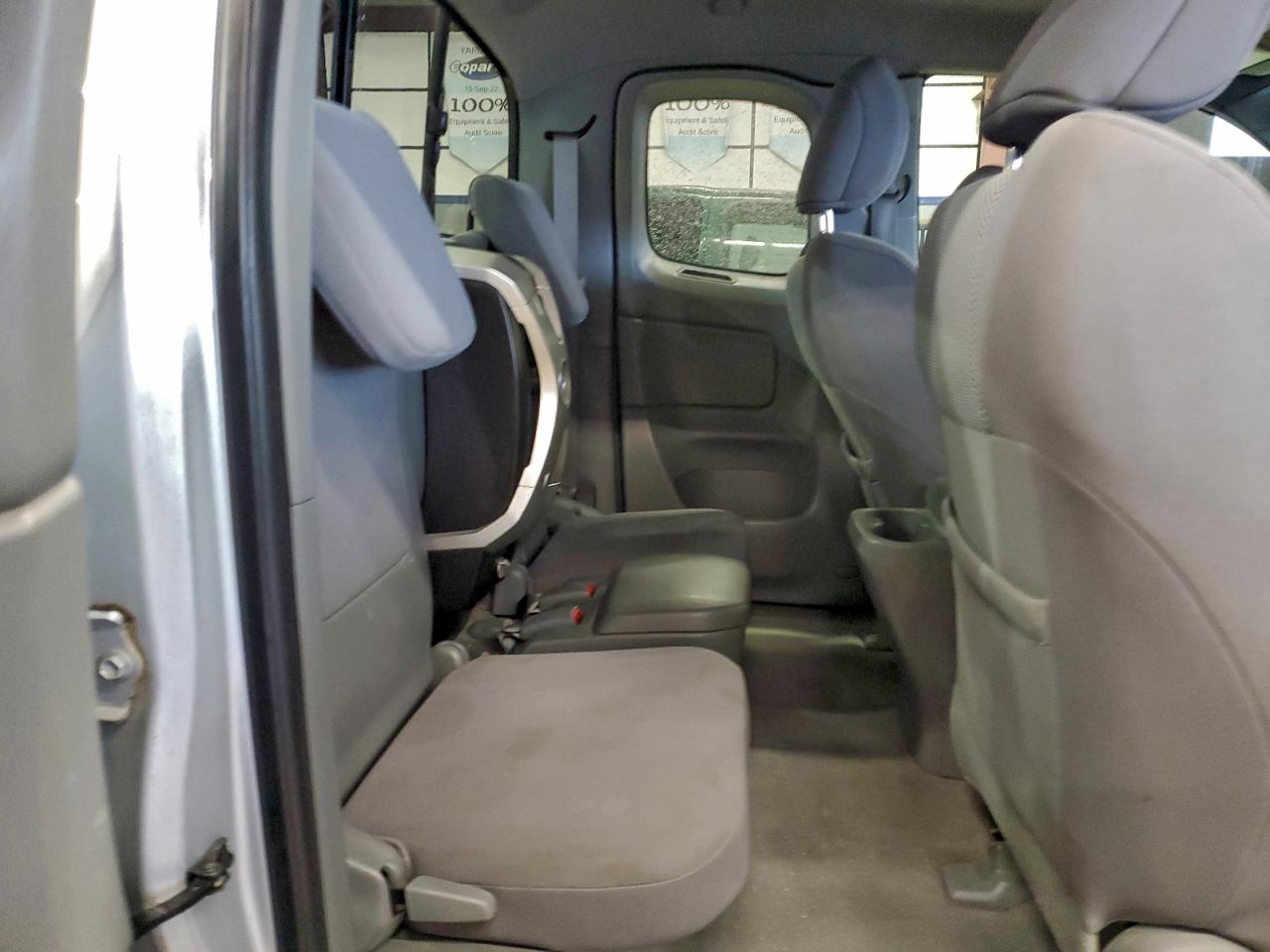 Toyota Tacoma Access Cab Image 12