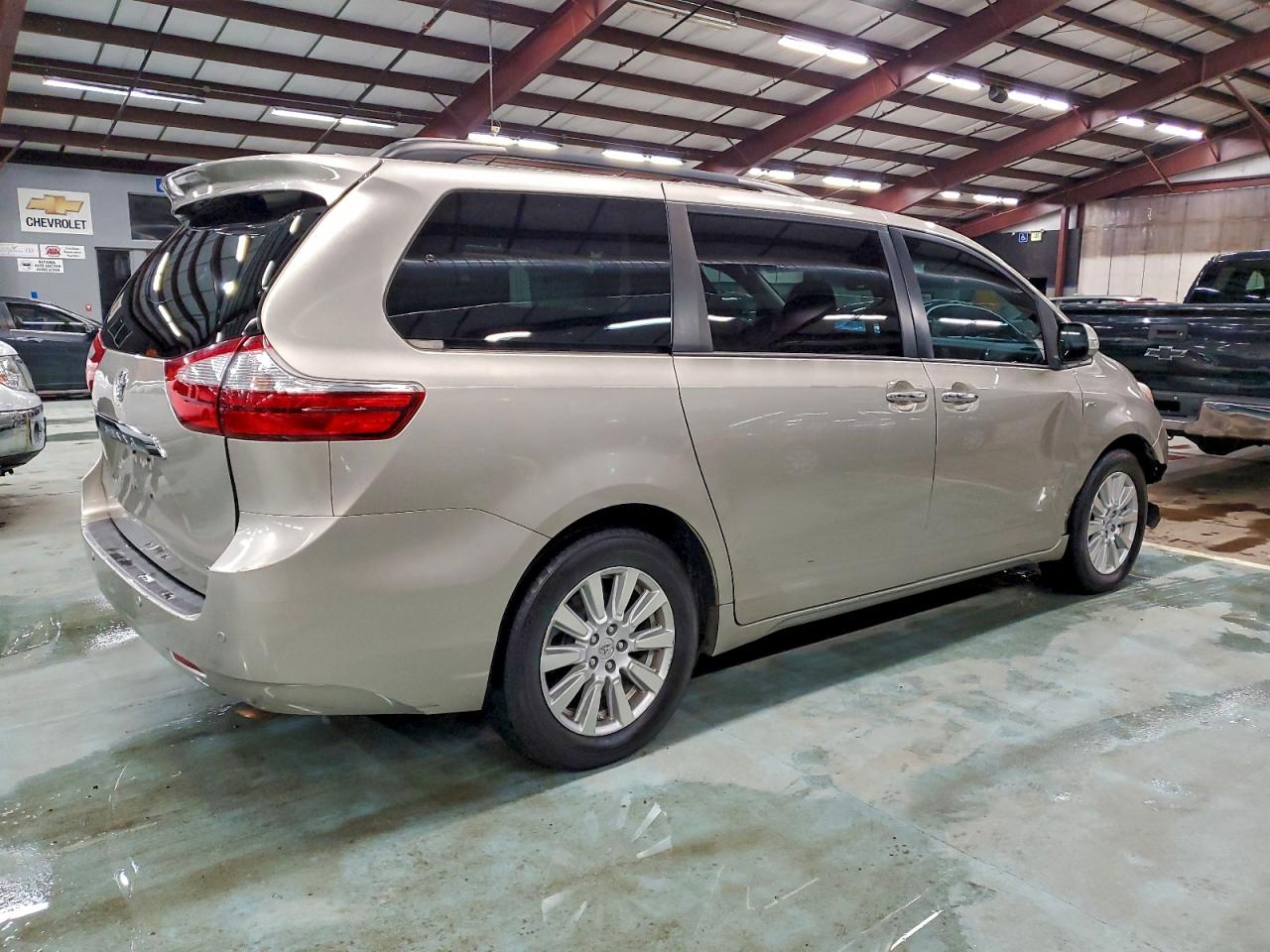 Toyota Sienna Xle Image 11
