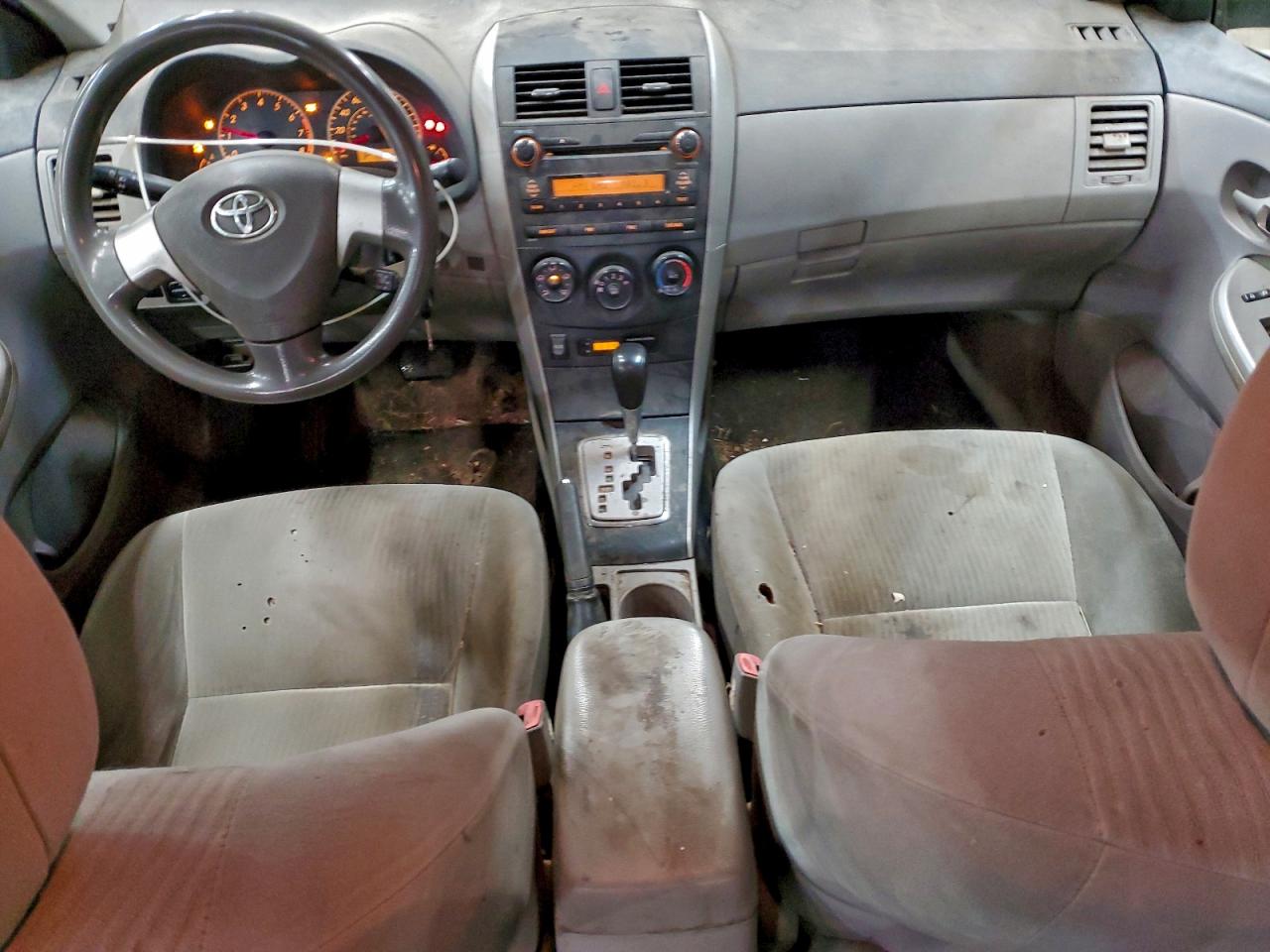Toyota Corolla Base Image 9