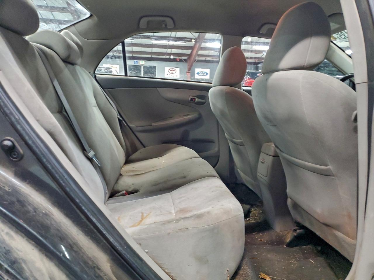 Toyota Corolla Base Image 6