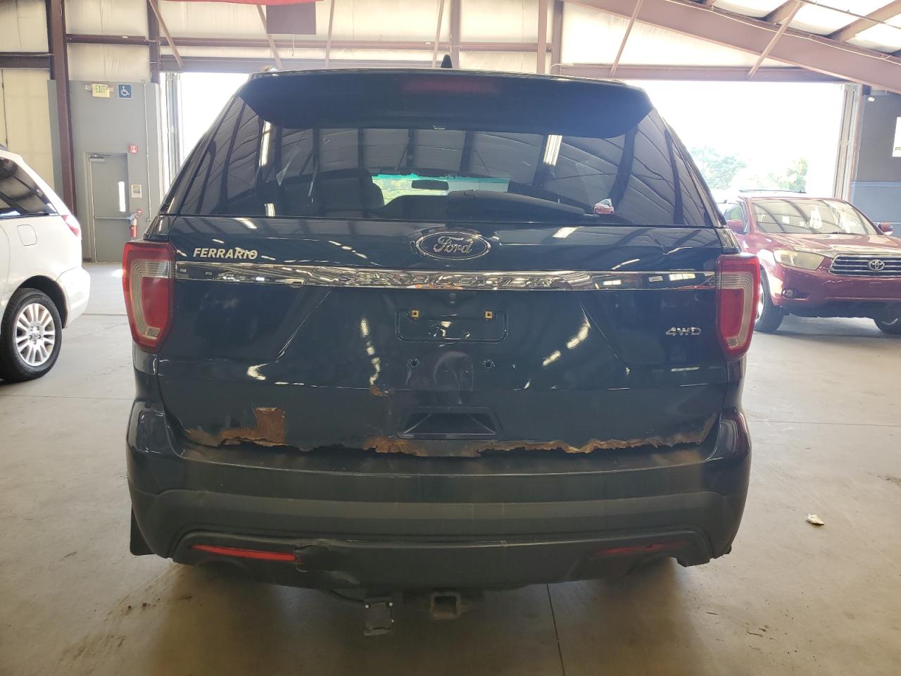 Ford Explorer Image 6