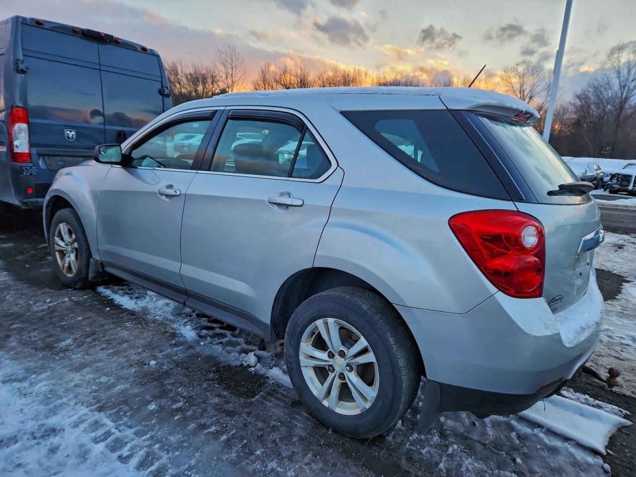 Chevrolet Equinox Ls Image 2