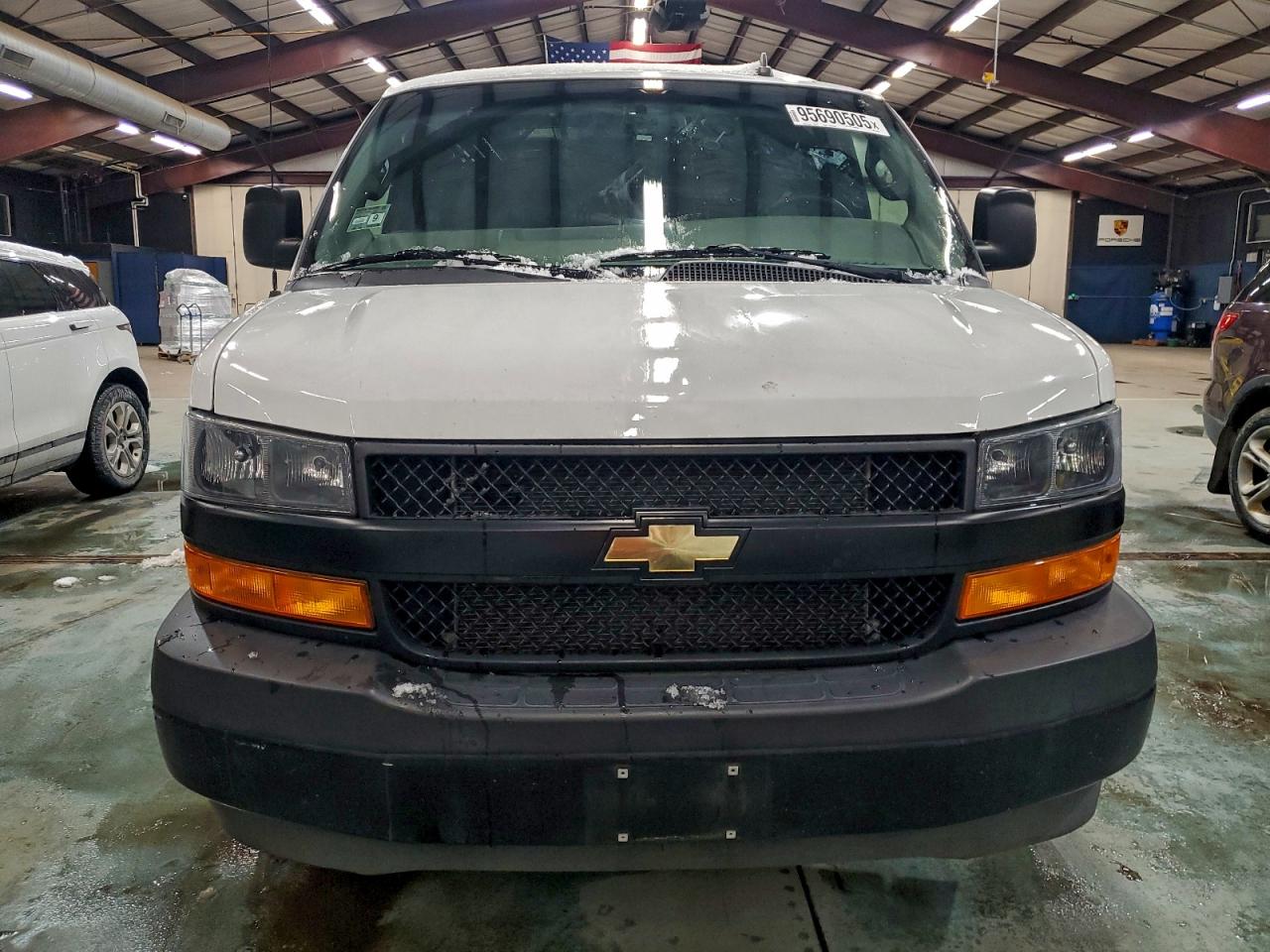 Chevrolet Express Image 5