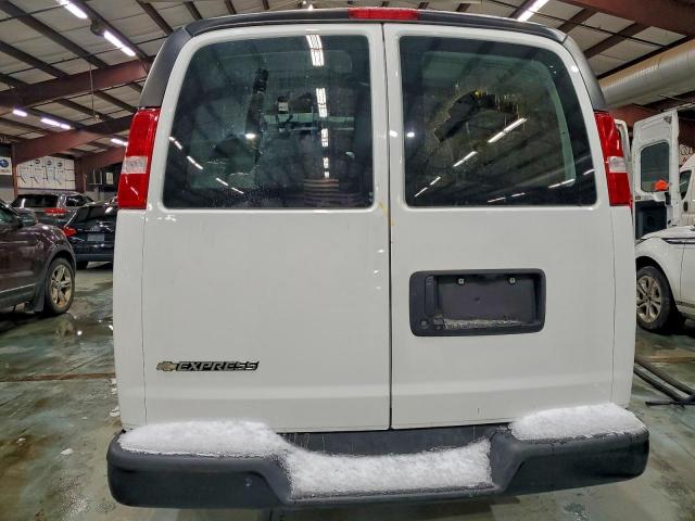 Chevrolet Express Image 8