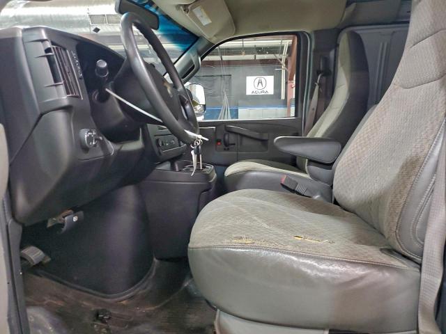 Chevrolet Express Image 10