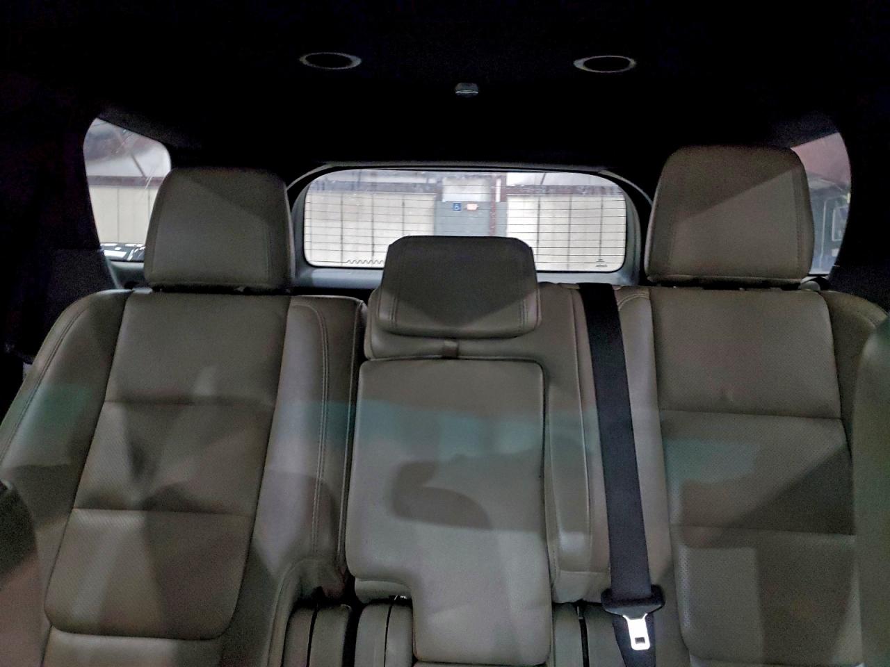 Ford Explorer Limited Image 11