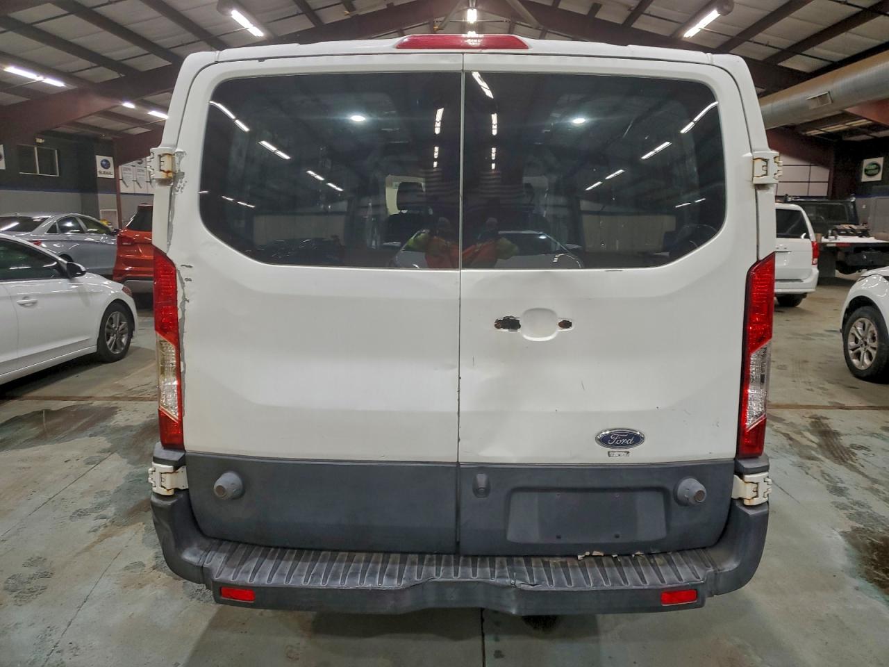 Ford Transit T-350 Image 13