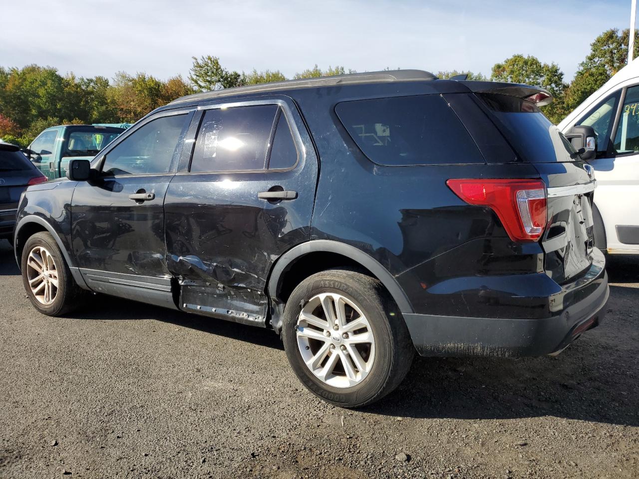 Ford Explorer Image 3