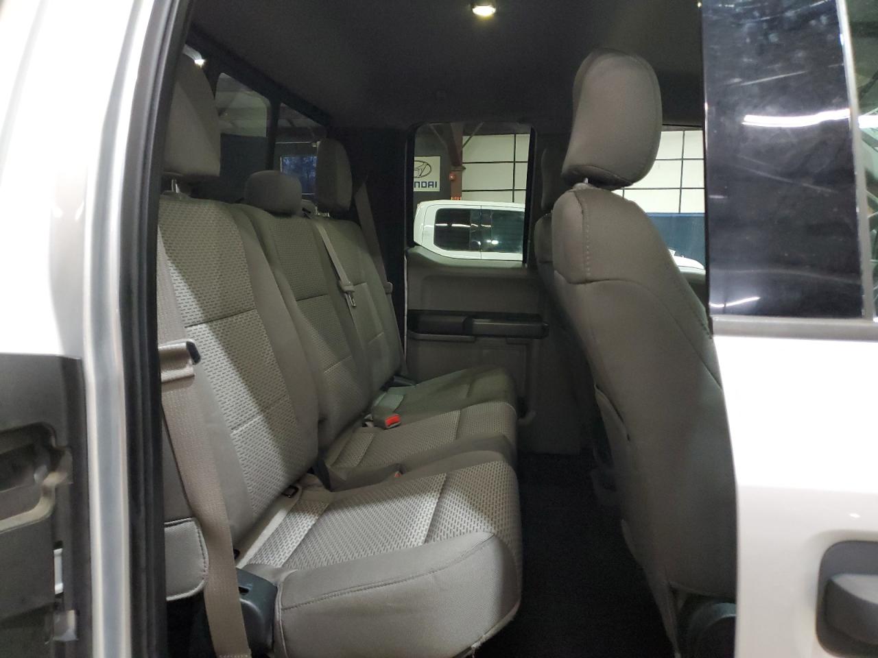 Ford F-150 Super Cab Image 12