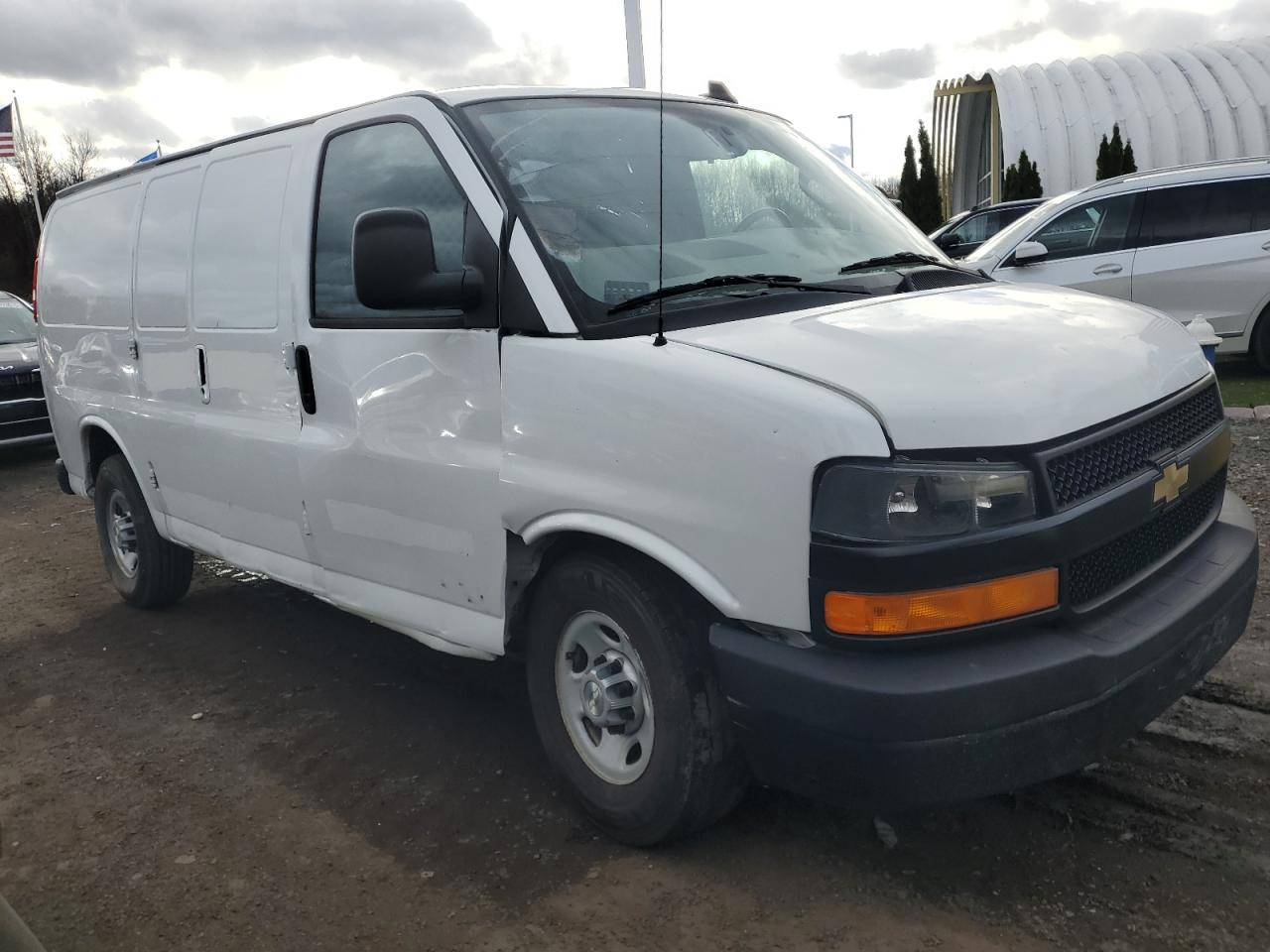 Chevrolet Express Image 2