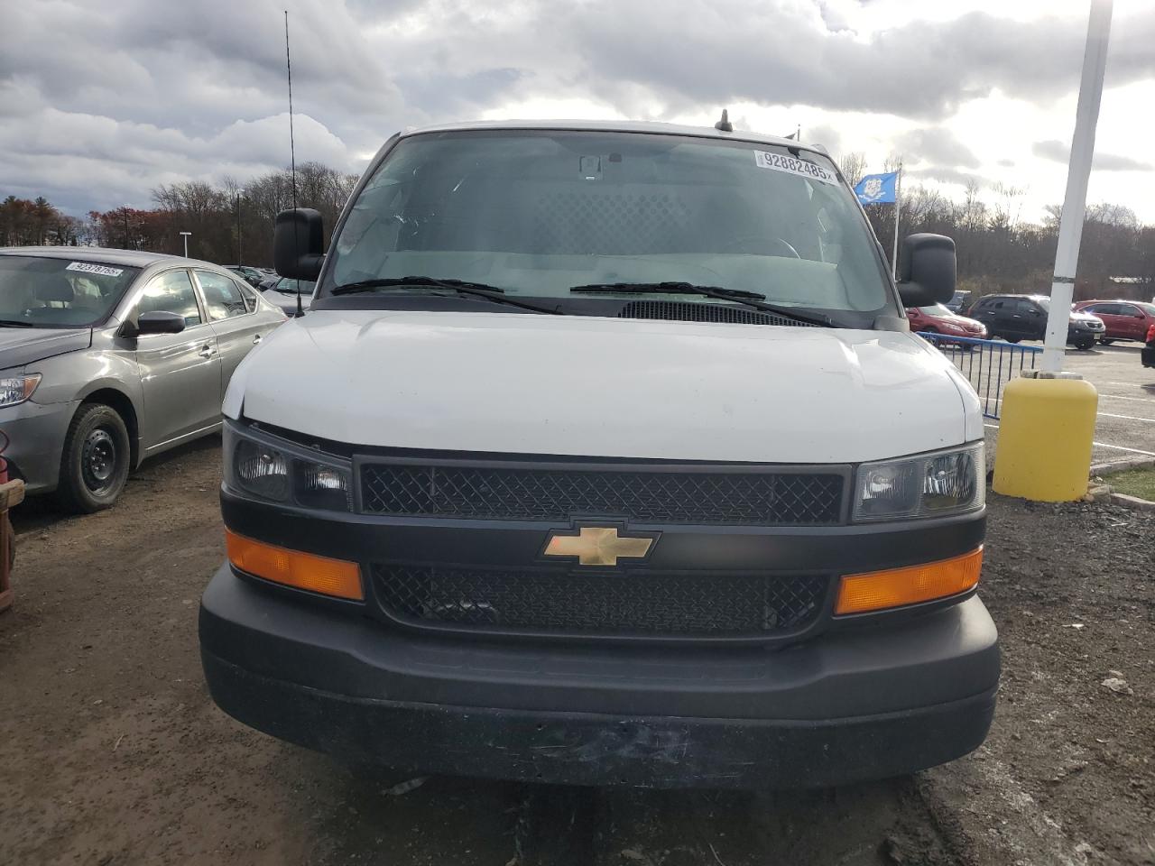 Chevrolet Express Image 9