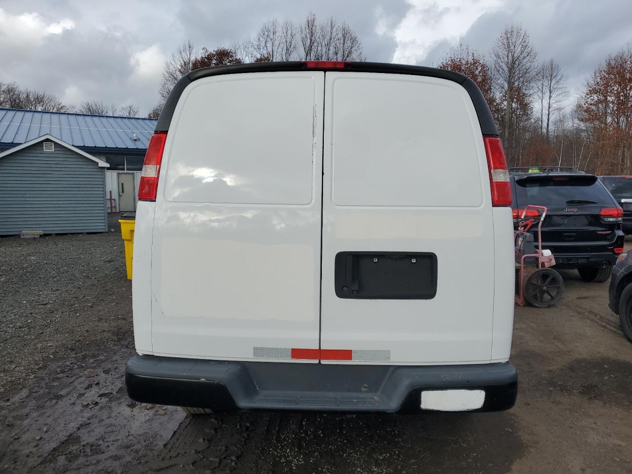 Chevrolet Express Image 14