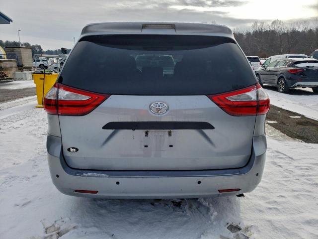 Toyota Sienna Image 10